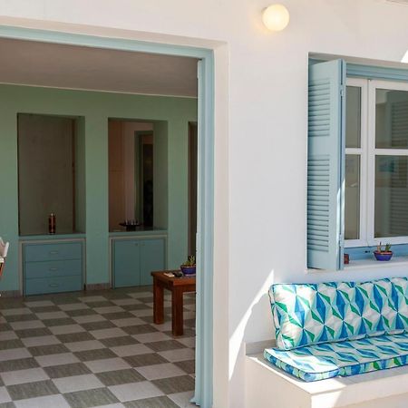 Emily'S Suites Adamantas  Екстериор снимка