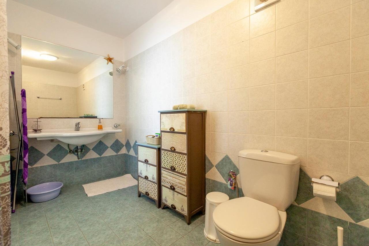 Emily'S Suites Adamantas  Екстериор снимка