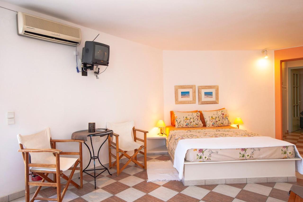 Emily'S Suites Adamantas  Екстериор снимка