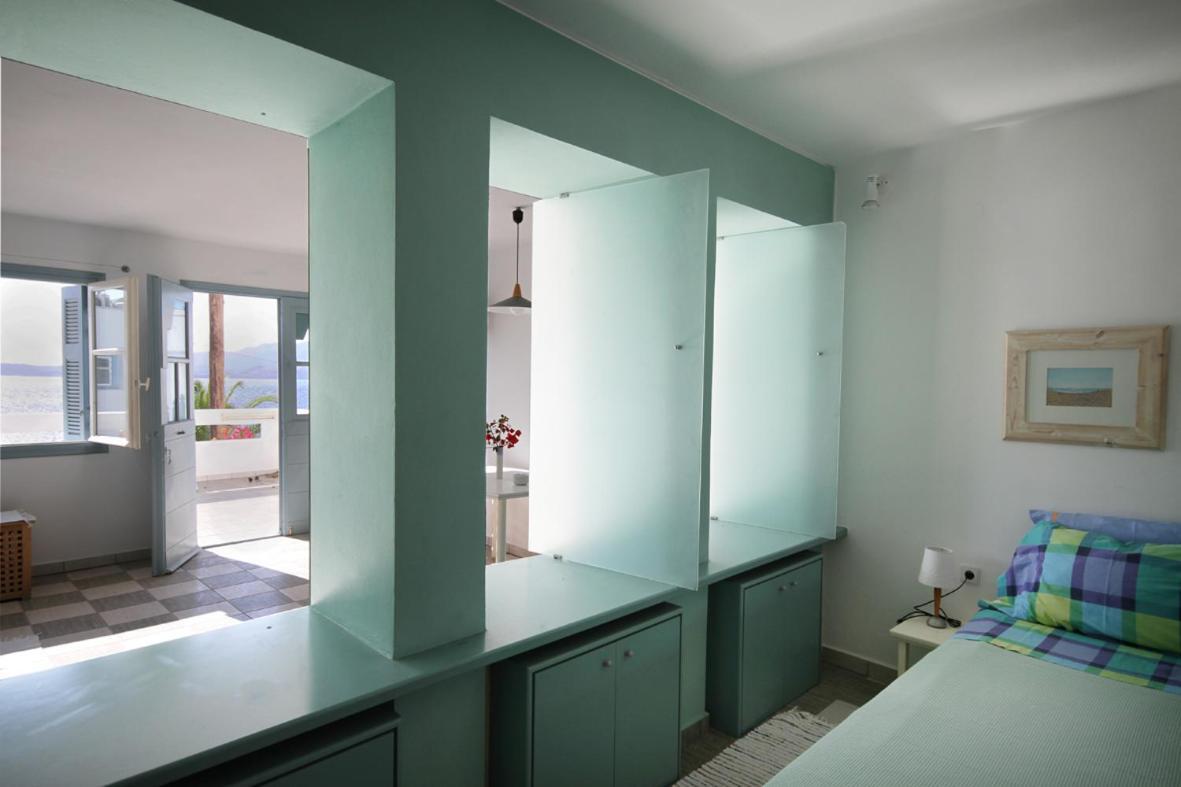 Emily'S Suites Adamantas  Екстериор снимка