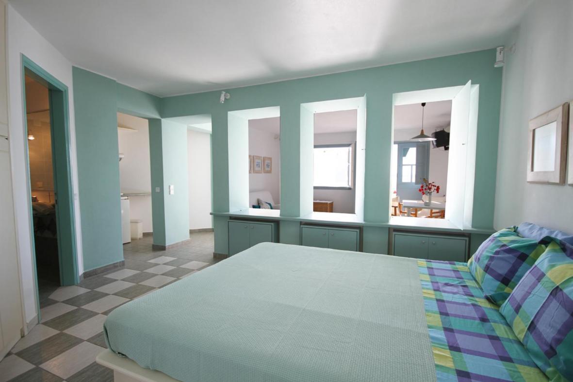 Emily'S Suites Adamantas  Екстериор снимка