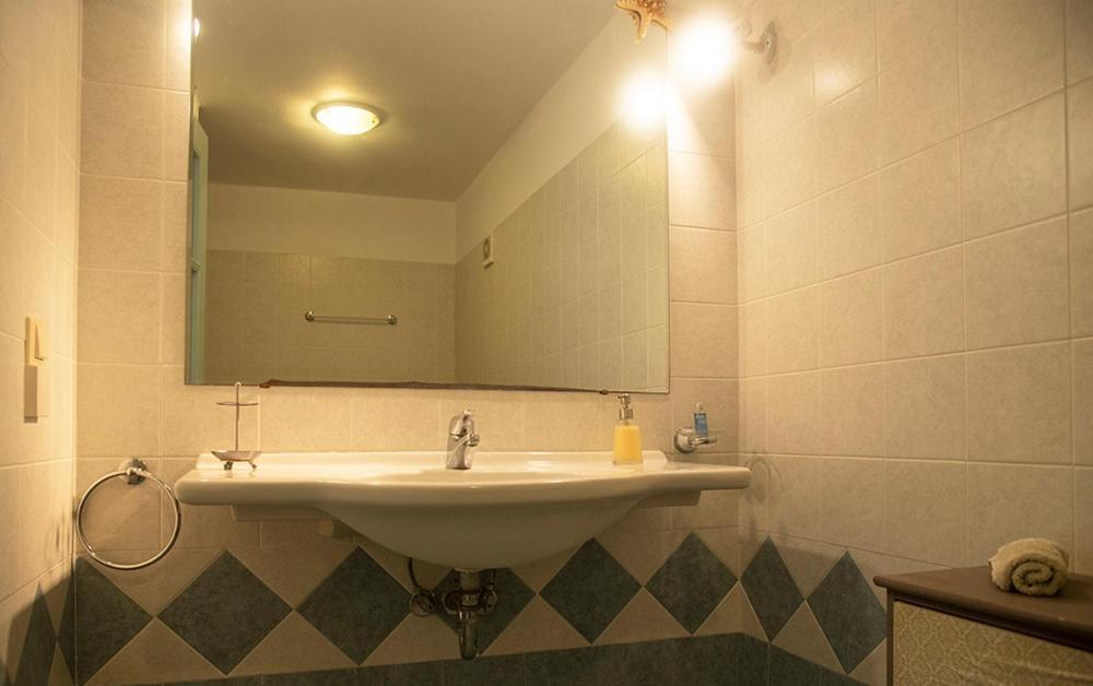 Emily'S Suites Adamantas  Екстериор снимка