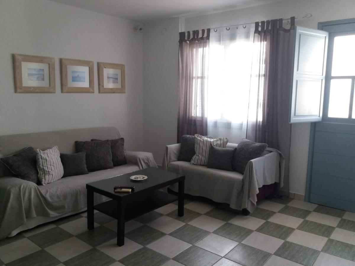 Emily'S Suites Adamantas  Екстериор снимка