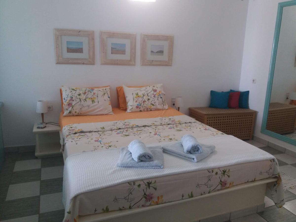 Emily'S Suites Adamantas  Екстериор снимка
