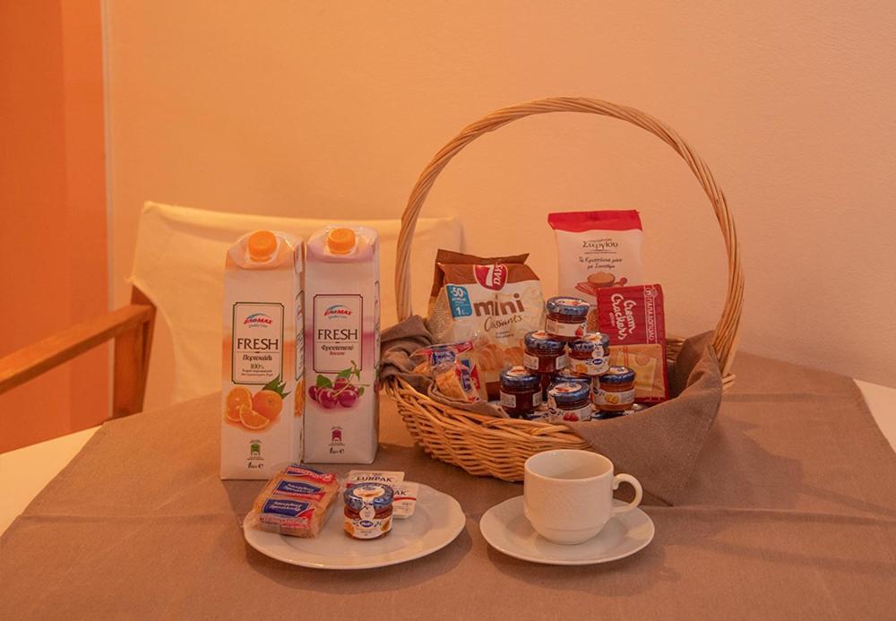 Emily'S Suites Adamantas  Екстериор снимка