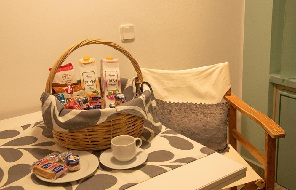Emily'S Suites Adamantas  Екстериор снимка