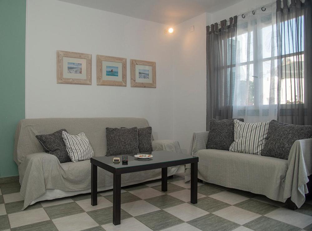 Emily'S Suites Adamantas  Екстериор снимка