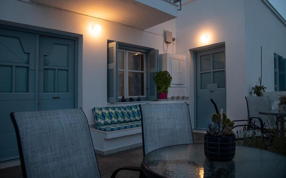 Emily'S Suites Adamantas  Екстериор снимка