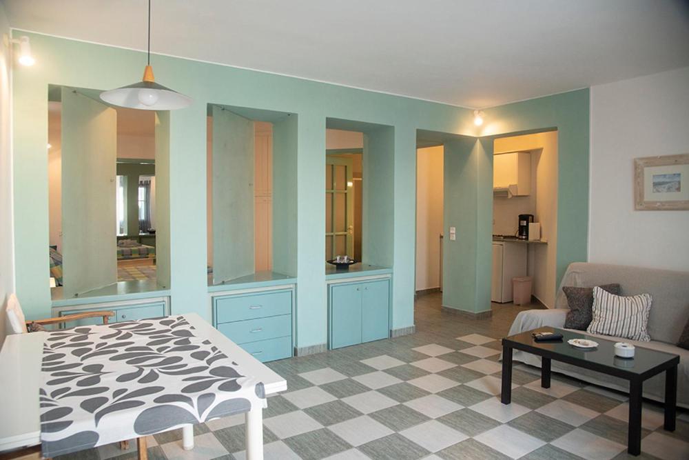 Emily'S Suites Adamantas  Екстериор снимка