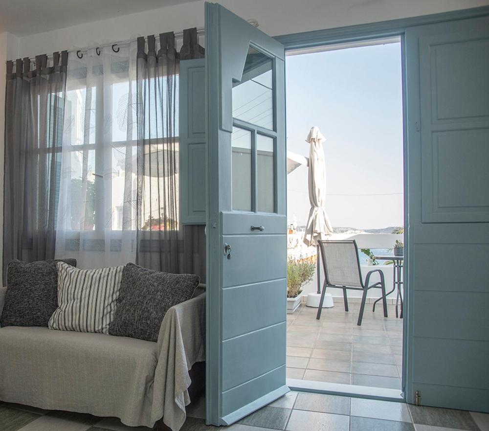 Emily'S Suites Adamantas  Екстериор снимка